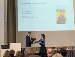 Dr. Lou Bohlen receives the Communitas Prizes from President Cramer